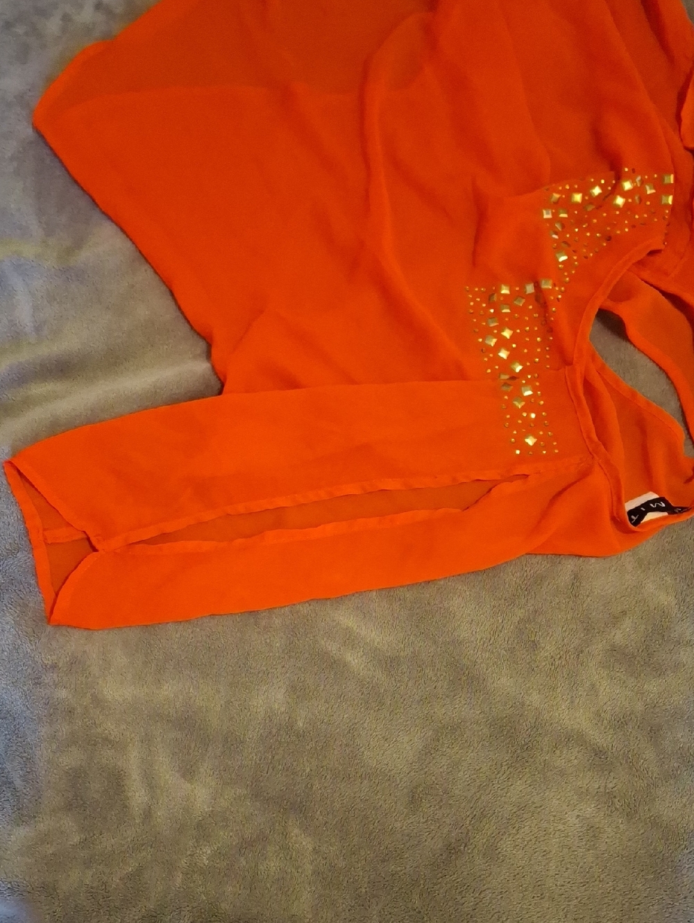 Limité Red Short Sleeve Top with Embellished Neckline - Picture 4 of 5